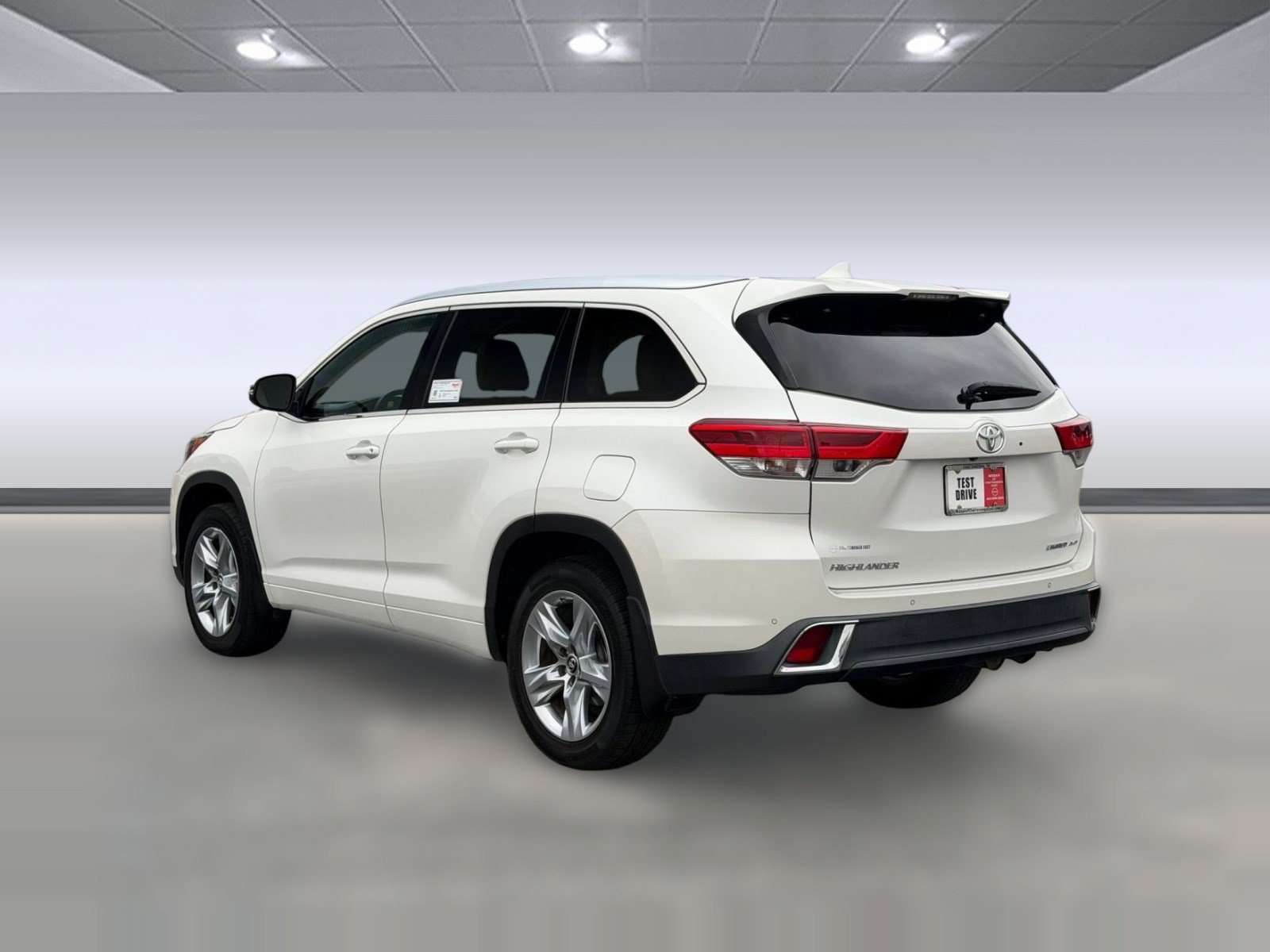Used 2018 Toyota Highlander Limited AWD/4WD image 3