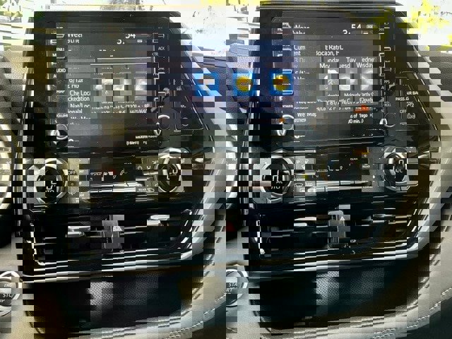 Used 2020 Toyota Highlander XLE image 29