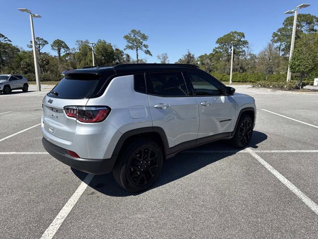 Used 2024 Jeep Compass Latitude w/ Altitude Special Edition image 3