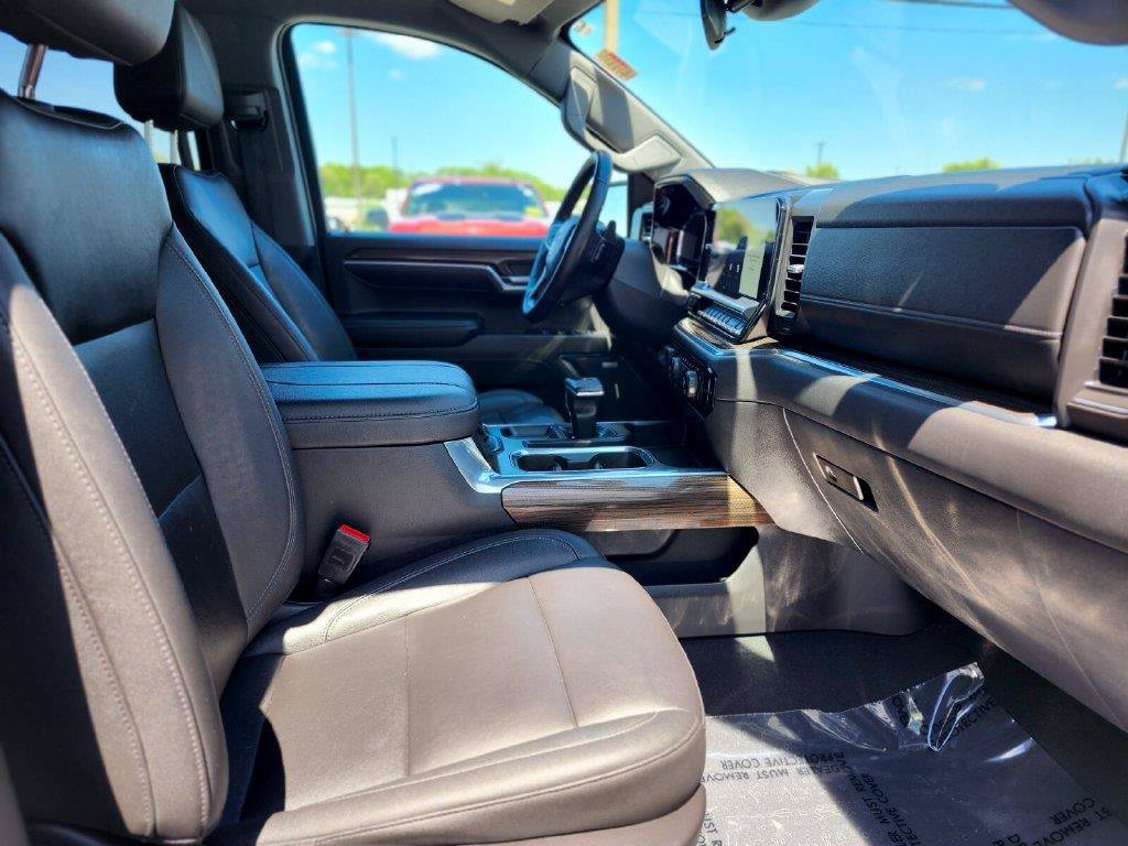 Used 2023 Chevrolet Silverado 1500 LT Trail Boss w/ Convenience Package II AWD/4WD image 9