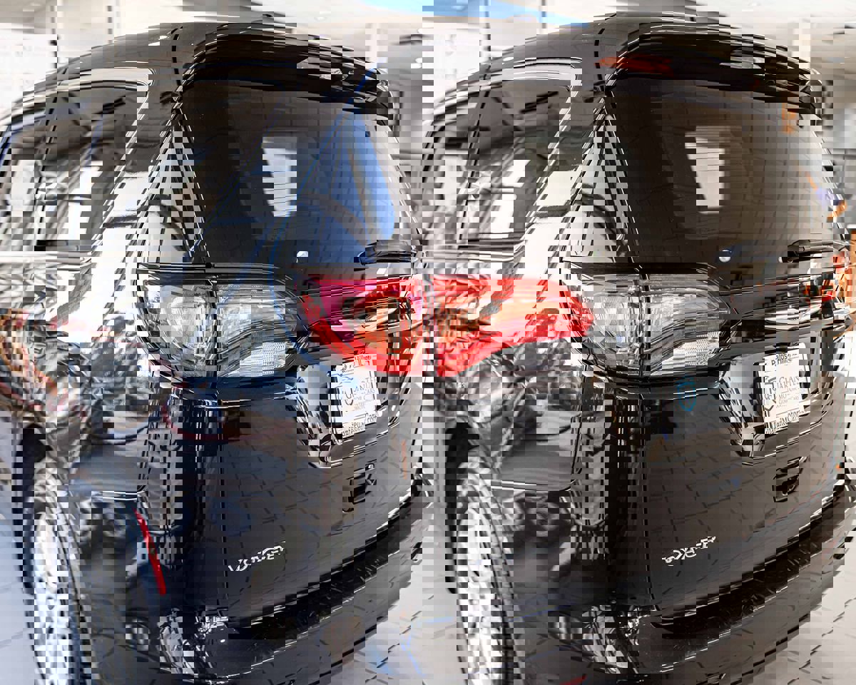 Used 2022 Chrysler Voyager LX image 15