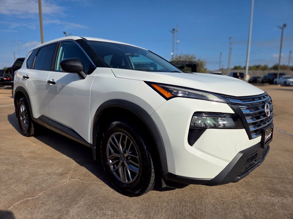 Used 2024 Nissan Rogue S AWD/4WD image 3