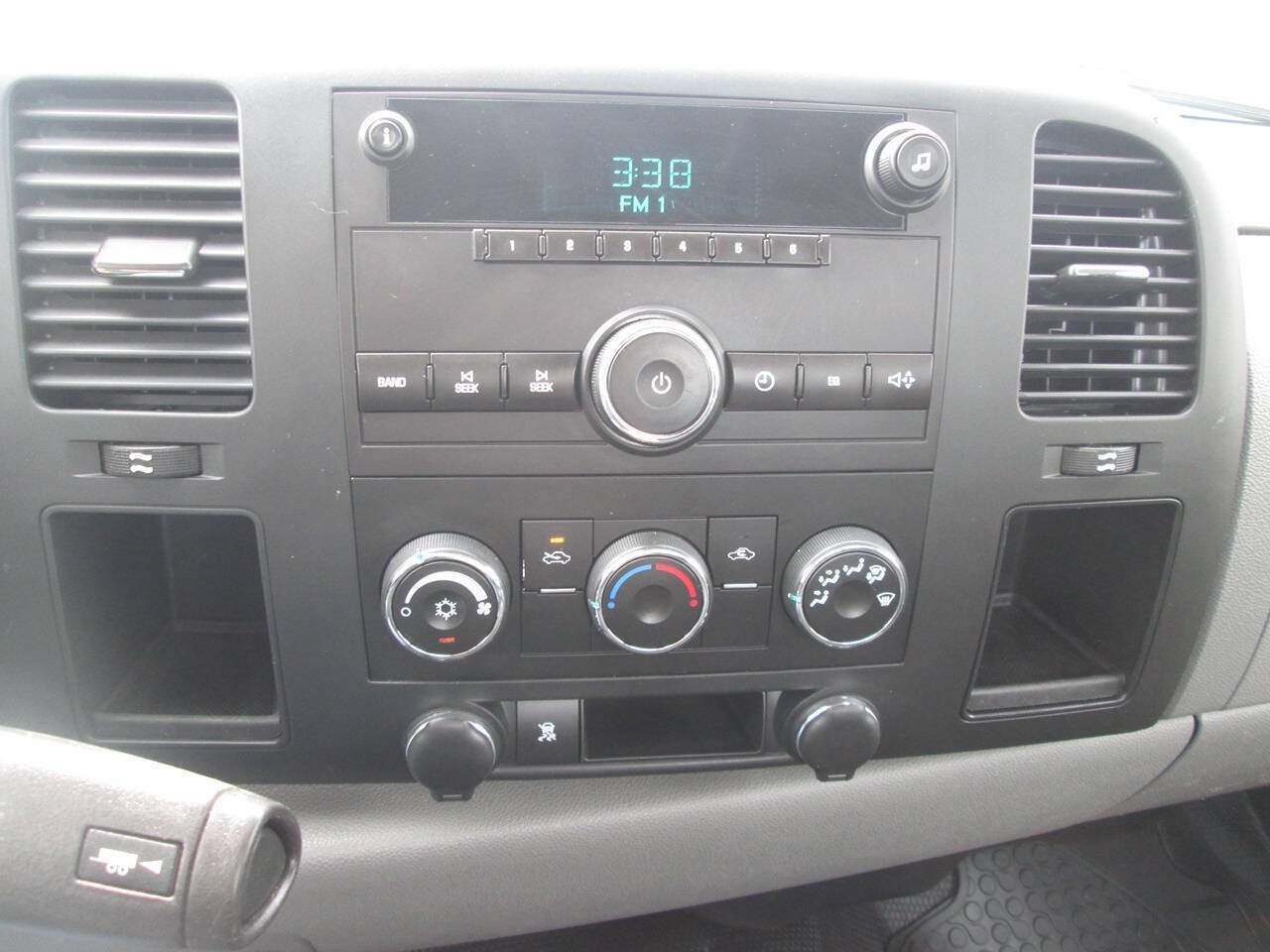 Used 2011 Chevrolet Silverado 2500 W/T AWD/4WD image 18
