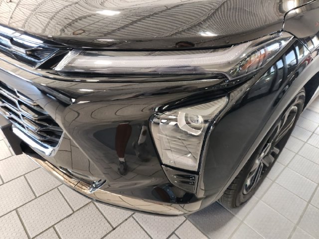 Used 2025 Chevrolet Trax ACTIV w/ Sunroof Package FWD image 7