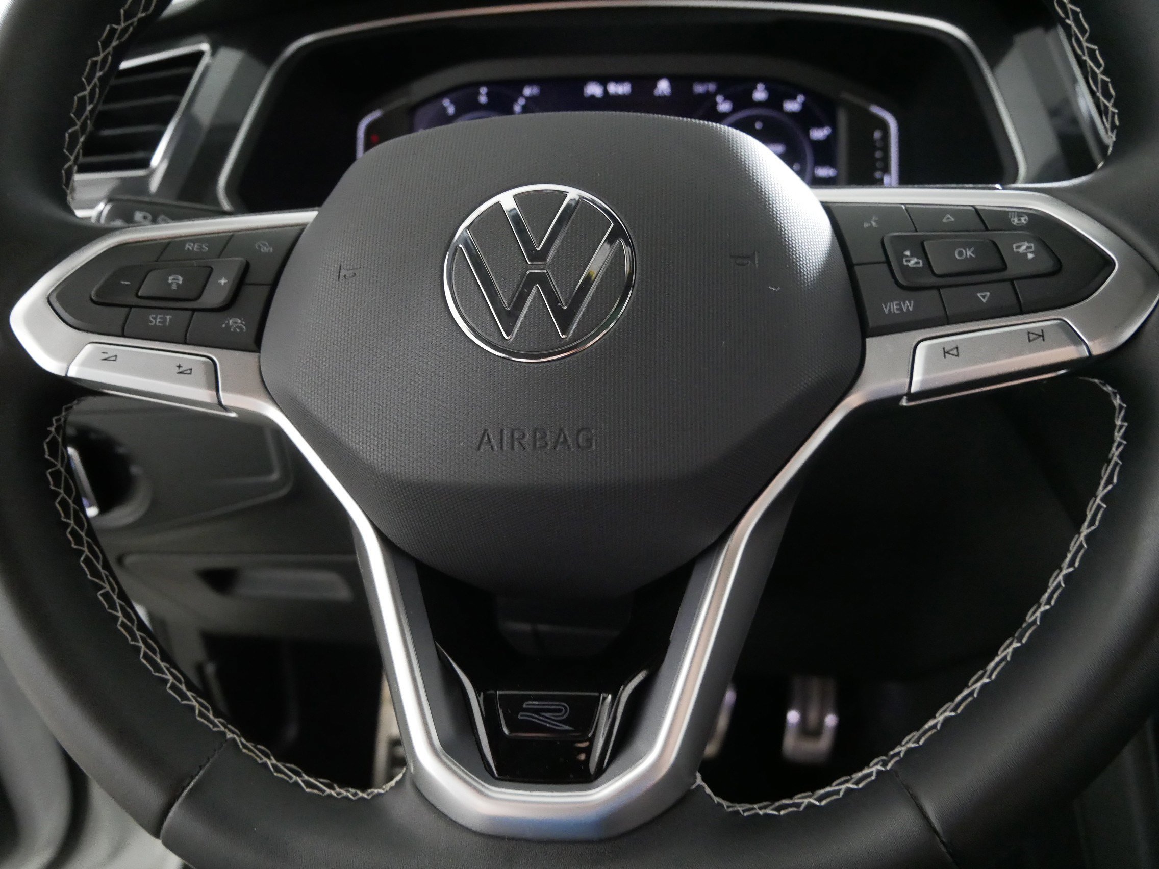 Used 2023 Volkswagen Tiguan SEL R-Line image 25