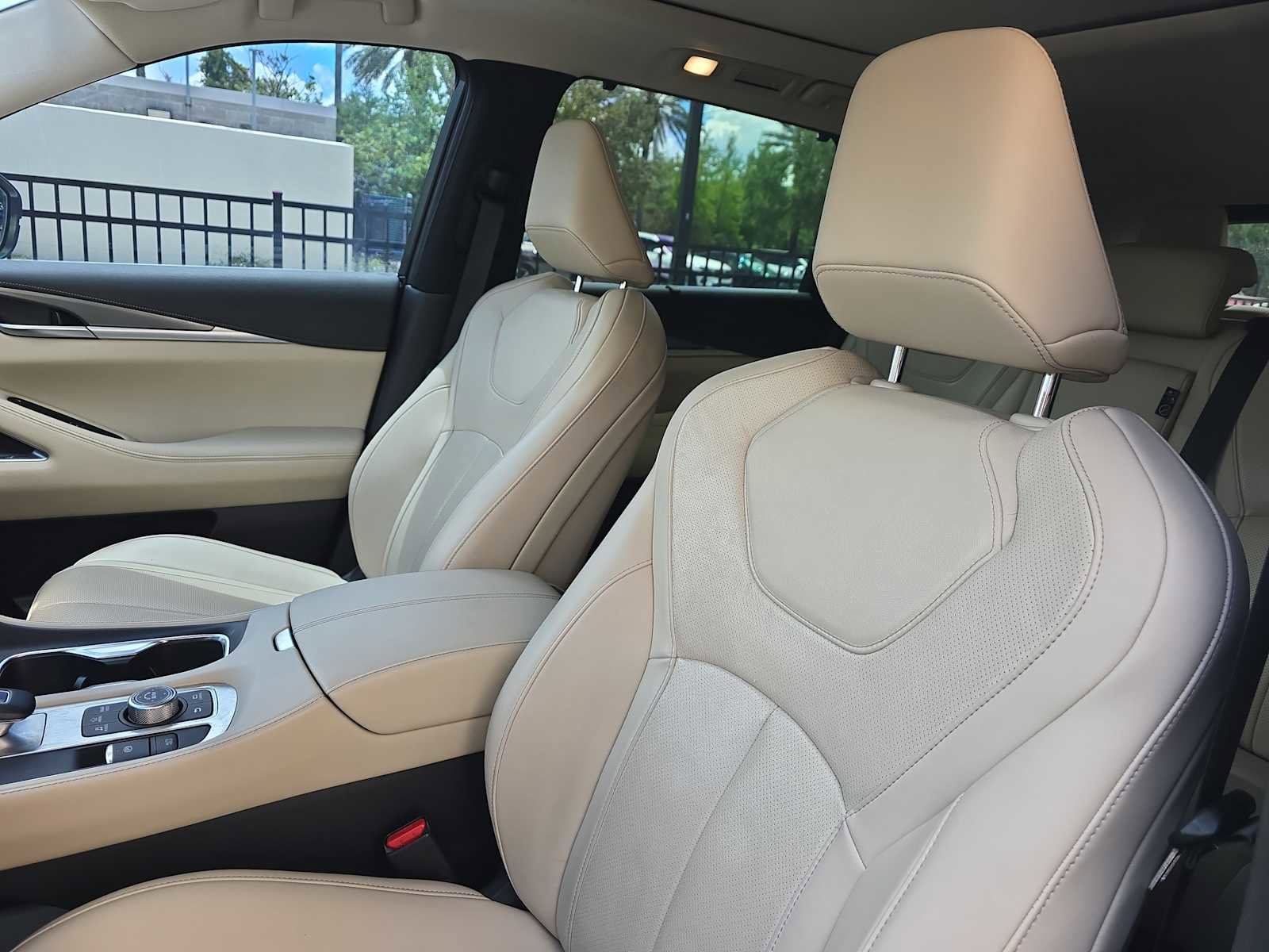 Used 2023 INFINITI QX60 Luxe w/ Performance Audio Package FWD image 18