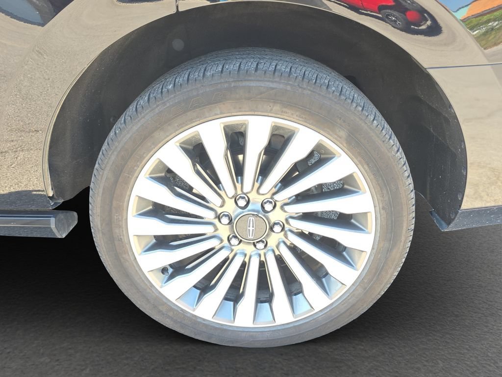 Used 2019 Lincoln Navigator Reserve AWD/4WD image 5
