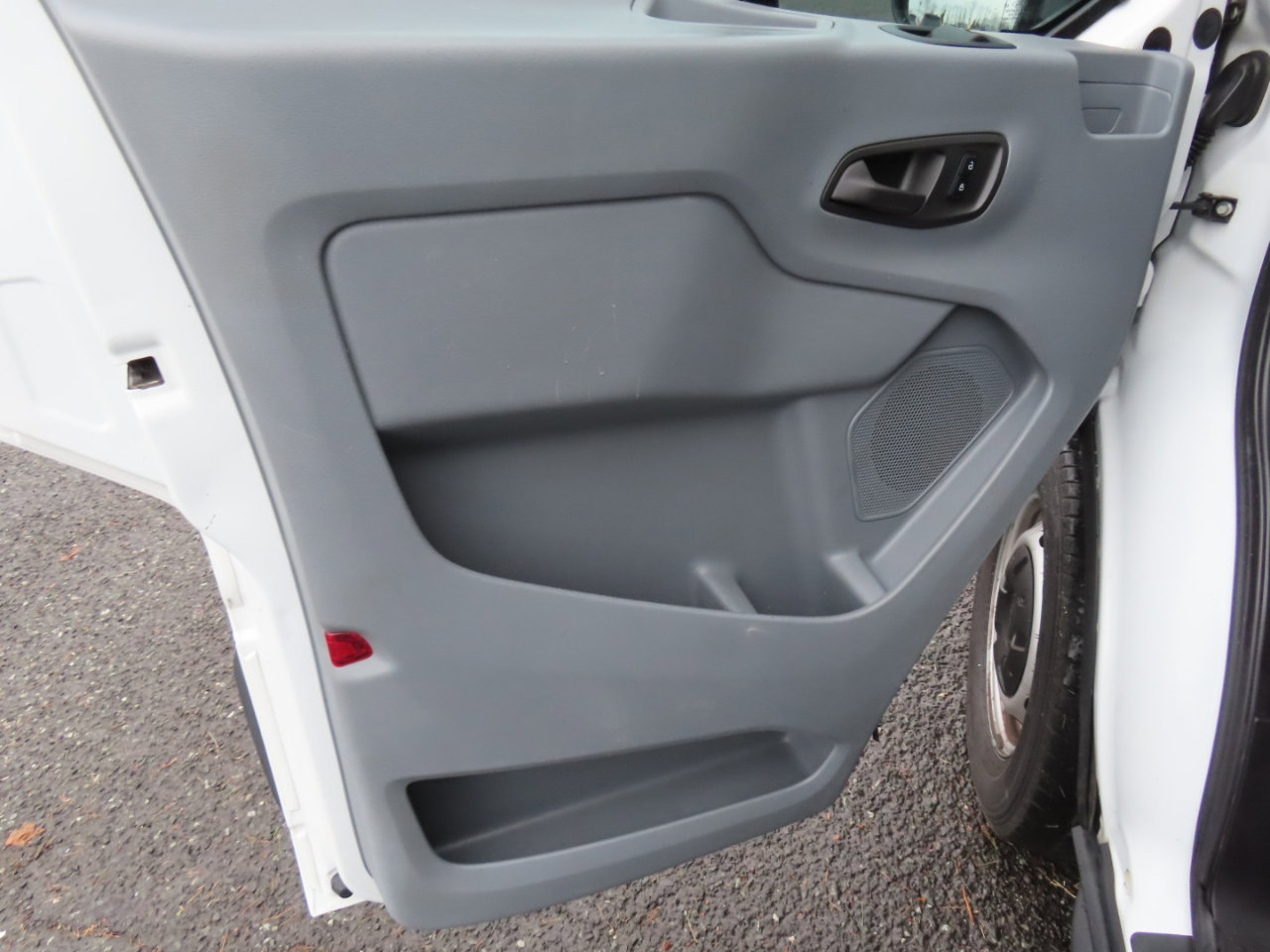 Used 2015 Ford Transit 250 130 Low Roof image 9