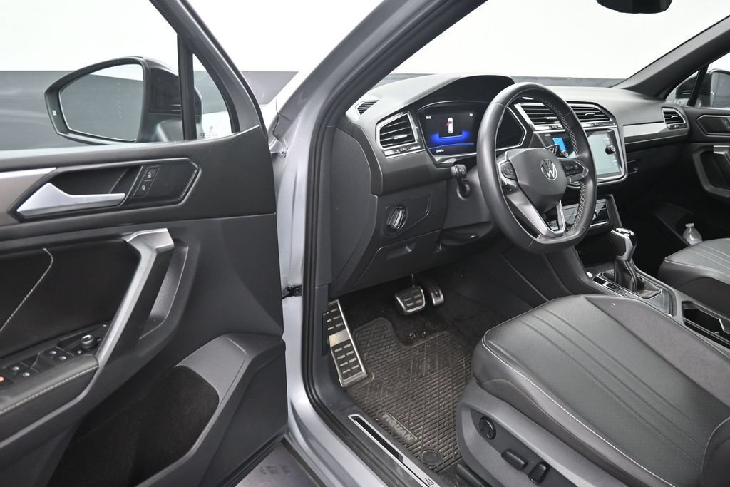 Used 2023 Volkswagen Tiguan SE R-Line FWD image 10