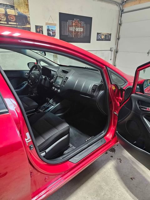 Used 2018 Kia Forte S w/ S Technology Plus Package FWD image 9