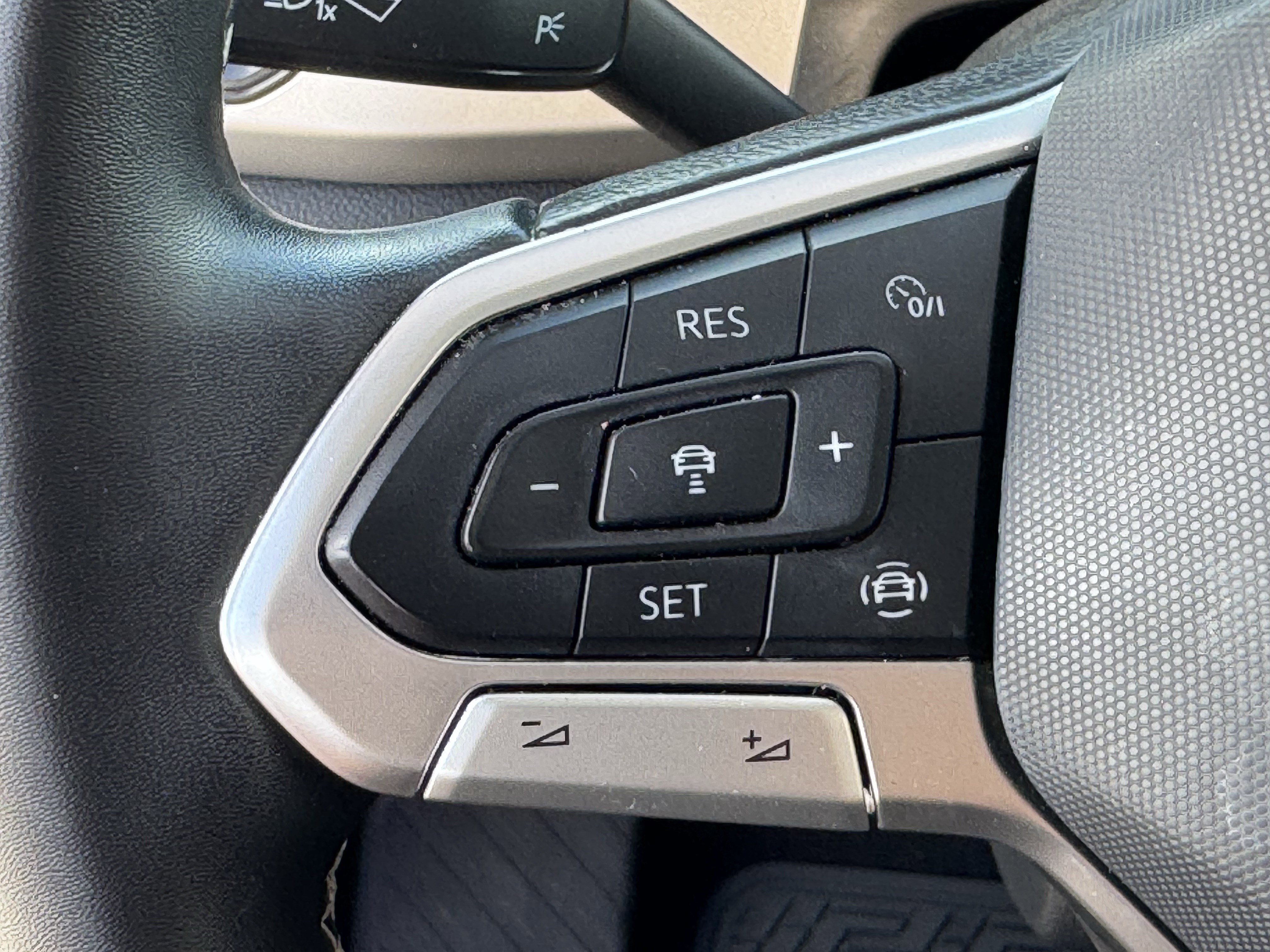 Used 2022 Volkswagen Atlas SE w/ Panoramic Sunroof Package AWD/4WD image 24