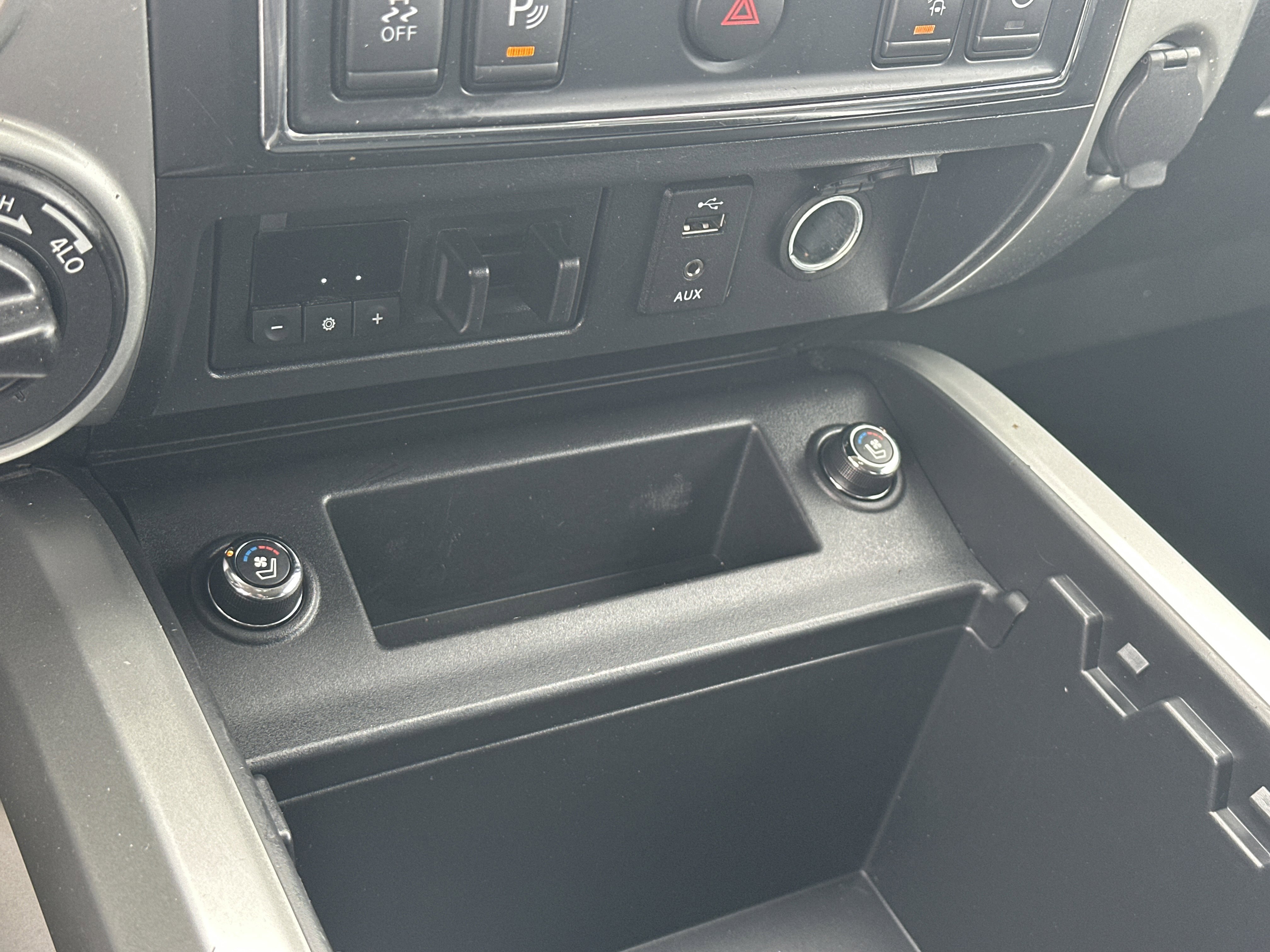 Used 2017 Nissan Titan PRO-4X w/ Pro-4x Convenience Package image 34