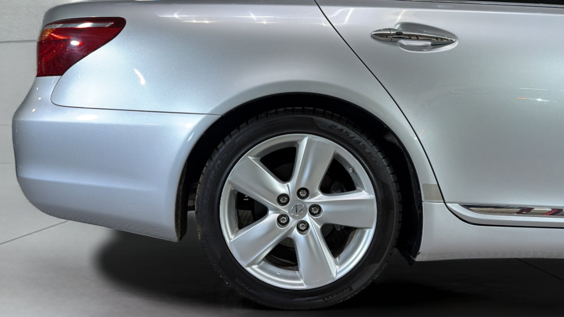 Used 2012 Lexus LS 460 w/ Luxury Value Edition RWD image 35