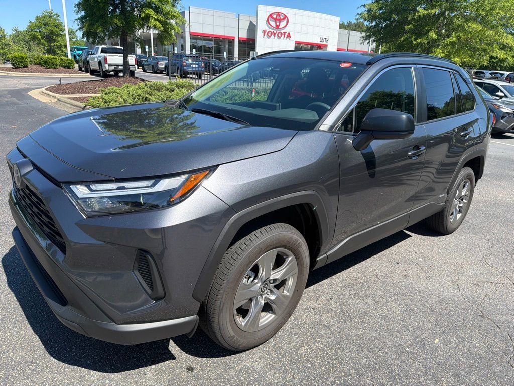 Used 2025 Toyota RAV4 LE AWD/4WD image 1
