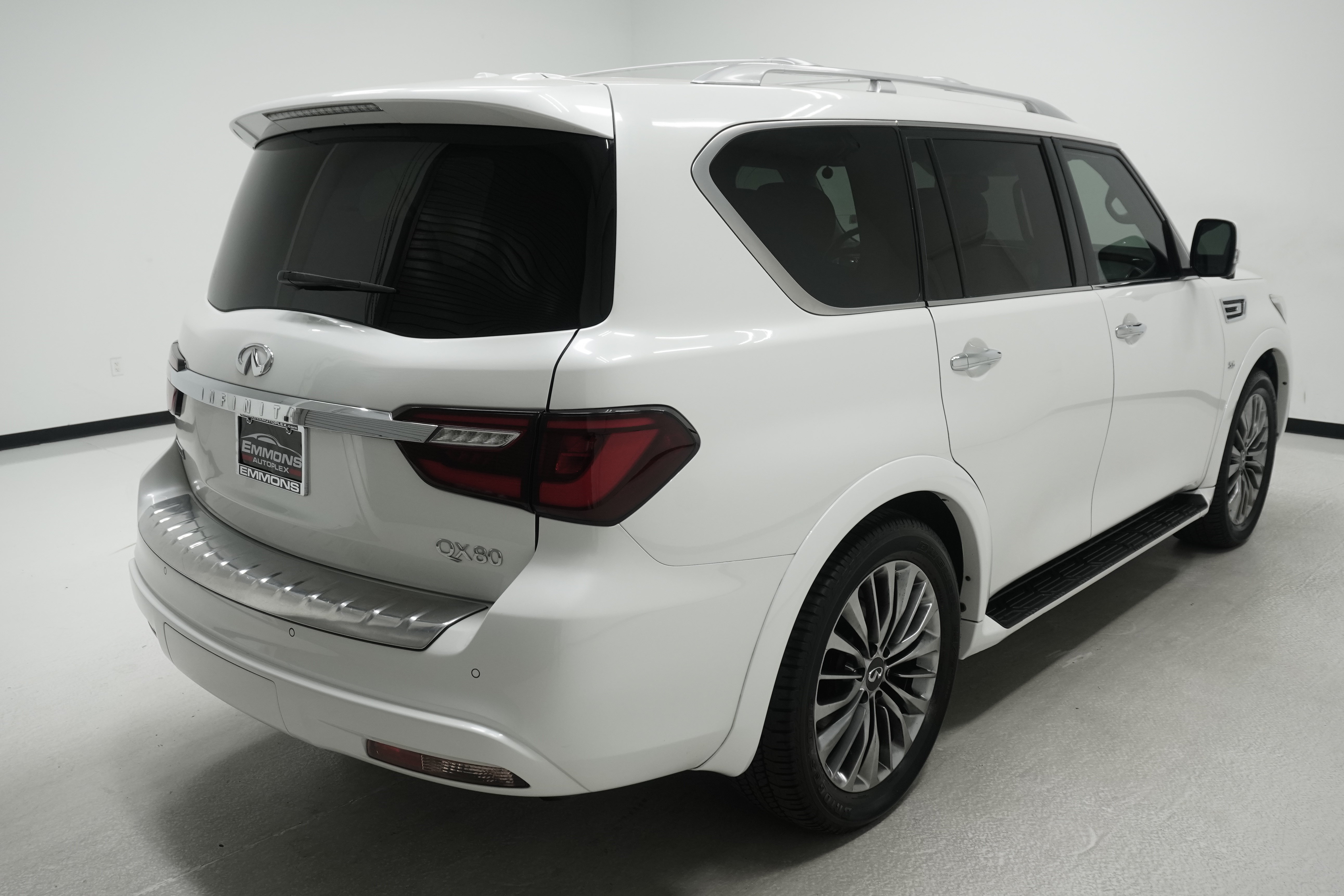 Used 2019 INFINITI QX80 Luxe w/ 22" Wheel Package AWD/4WD image 4