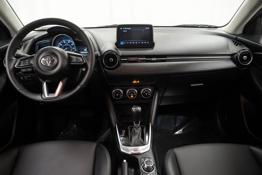 Used 2020 Toyota Yaris XLE image 23