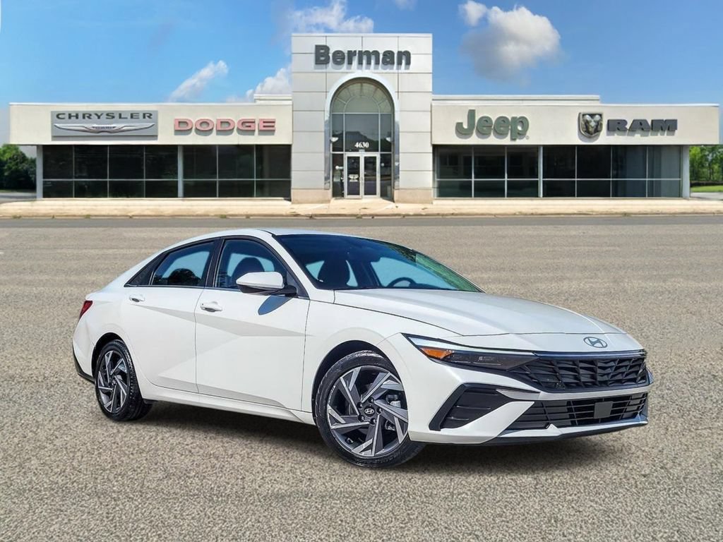Used 2025 Hyundai Elantra SEL FWD image 1