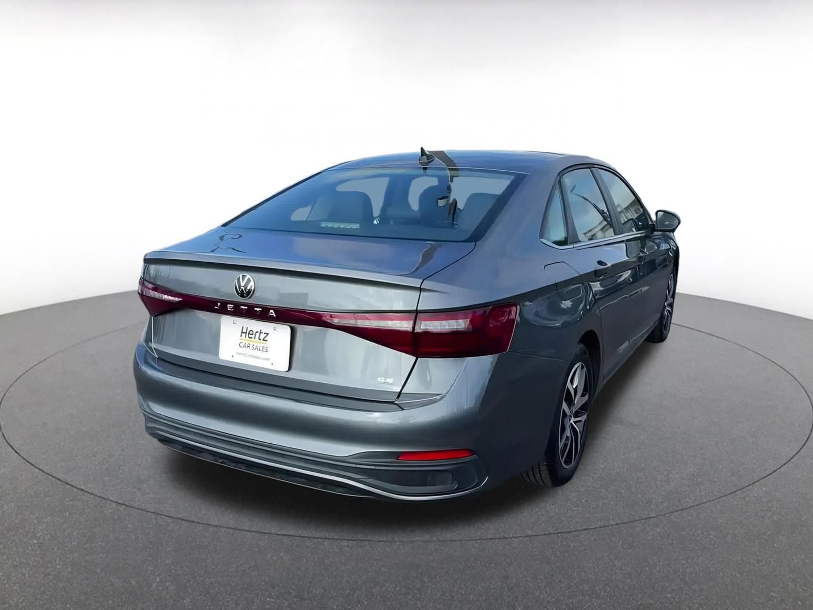 Used 2025 Volkswagen Jetta SE image 14