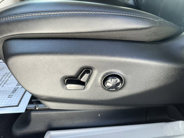 Used 2024 Chrysler Pacifica Touring-L image 28