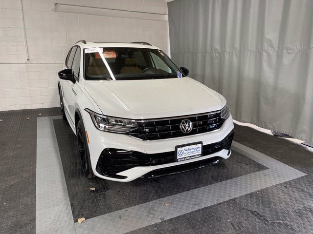 Certified 2024 Volkswagen Tiguan SE R-Line AWD/4WD image 2