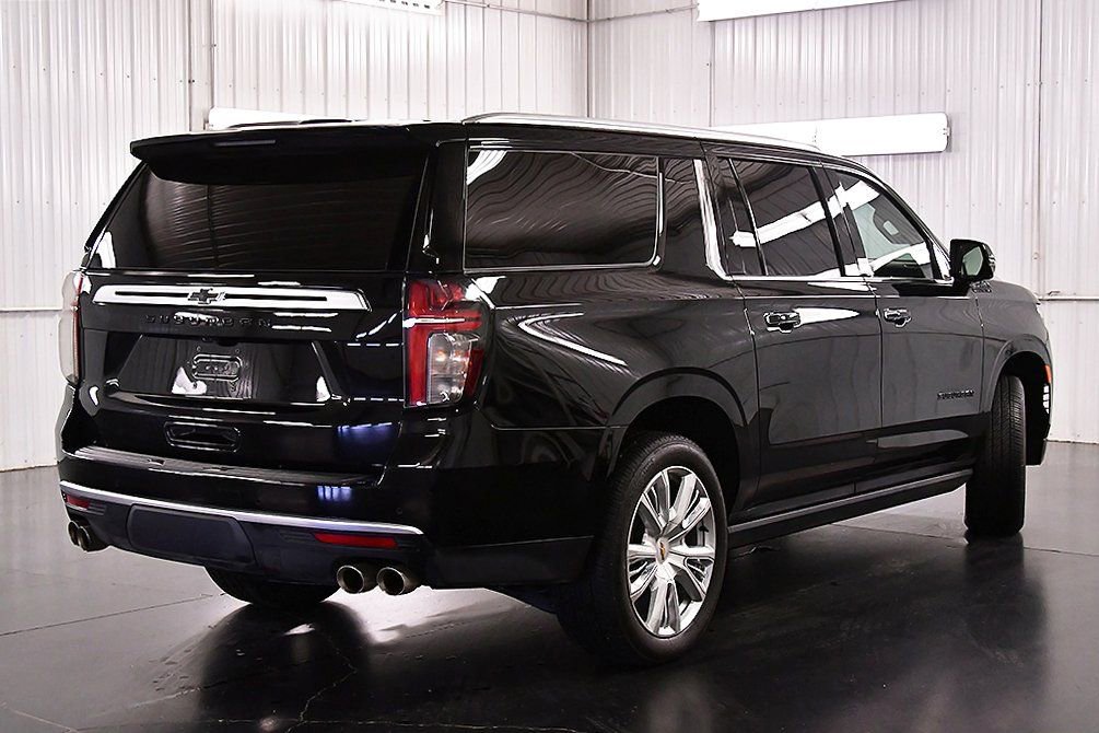 Used 2024 Chevrolet Suburban High Country AWD/4WD image 7