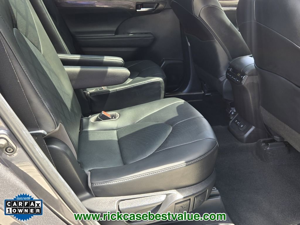 Used 2021 Toyota Highlander Platinum FWD image 20