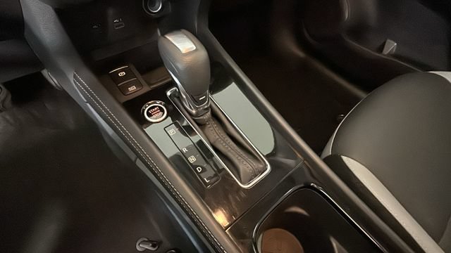 Used 2024 Nissan Kicks SR w/ SR Premium Package FWD image 21
