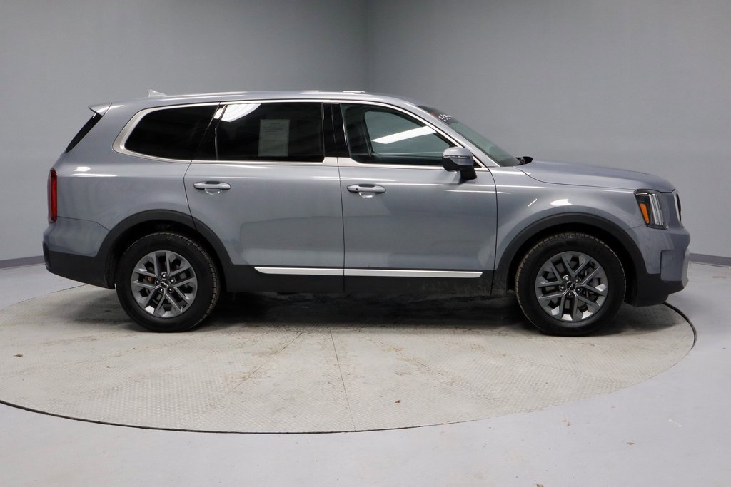 Used 2023 Kia Telluride LX image 12
