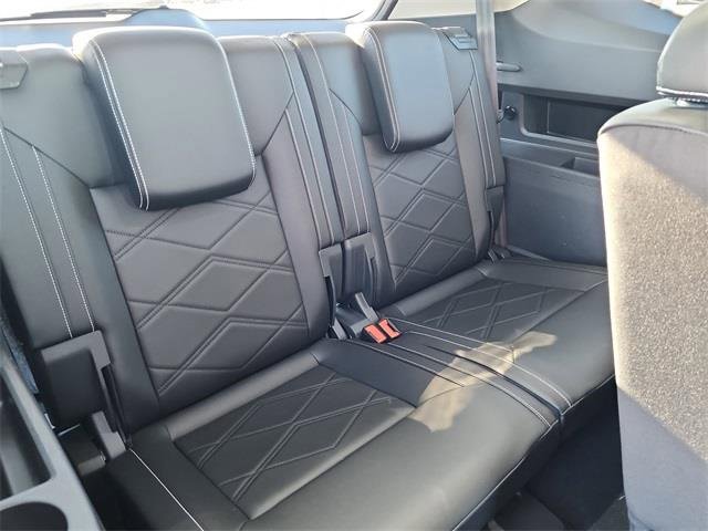 New 2025 Volkswagen Atlas SE image 18