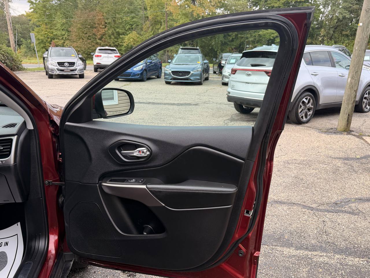 Used 2019 Jeep Cherokee Limited AWD/4WD image 24