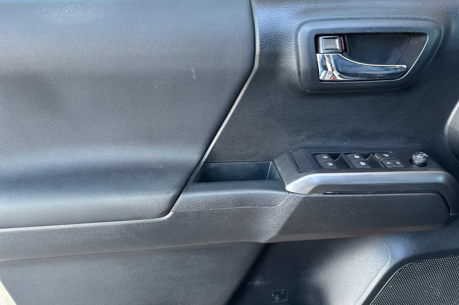 Used 2019 Toyota Tacoma TRD Sport w/ Exterior Package RWD image 11