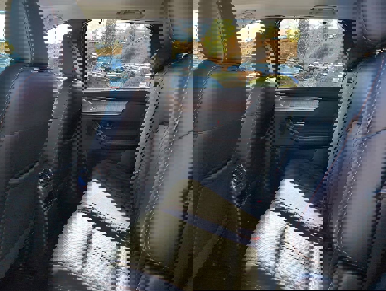 Used 2025 MAZDA CX-70 3.3 Turbo w/ Preferred Package image 13