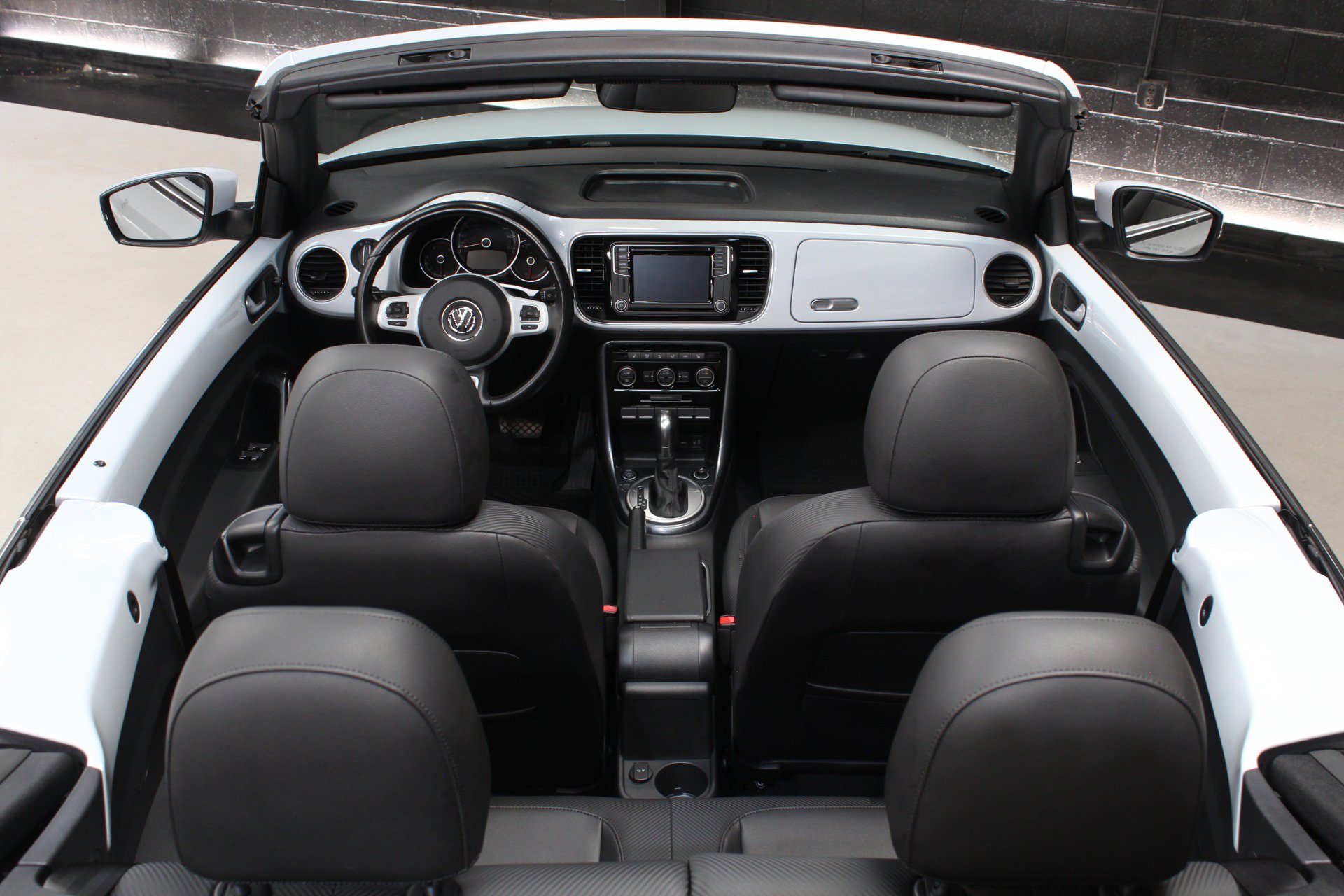 Used 2018 Volkswagen Beetle 2.0T SE FWD image 29