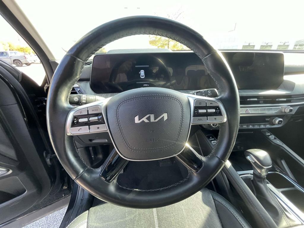 Used 2024 Kia Telluride EX w/ EX Captain's Chair Package image 21
