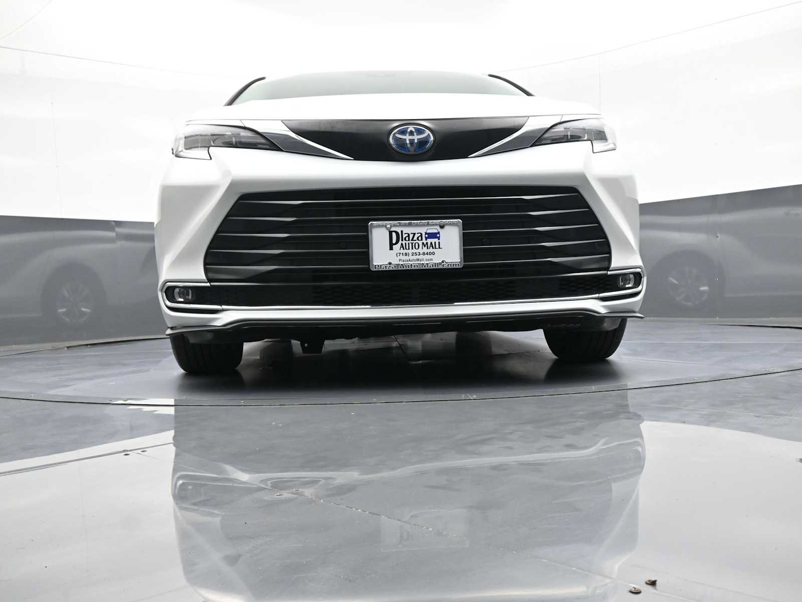Used 2024 Toyota Sienna XLE w/ XLE Plus Package AWD/4WD image 29