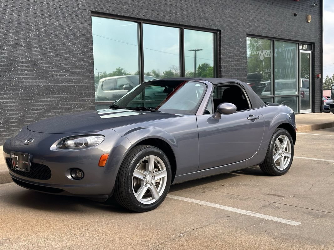 Used 2006 MAZDA MX-5 Miata Touring RWD image 6