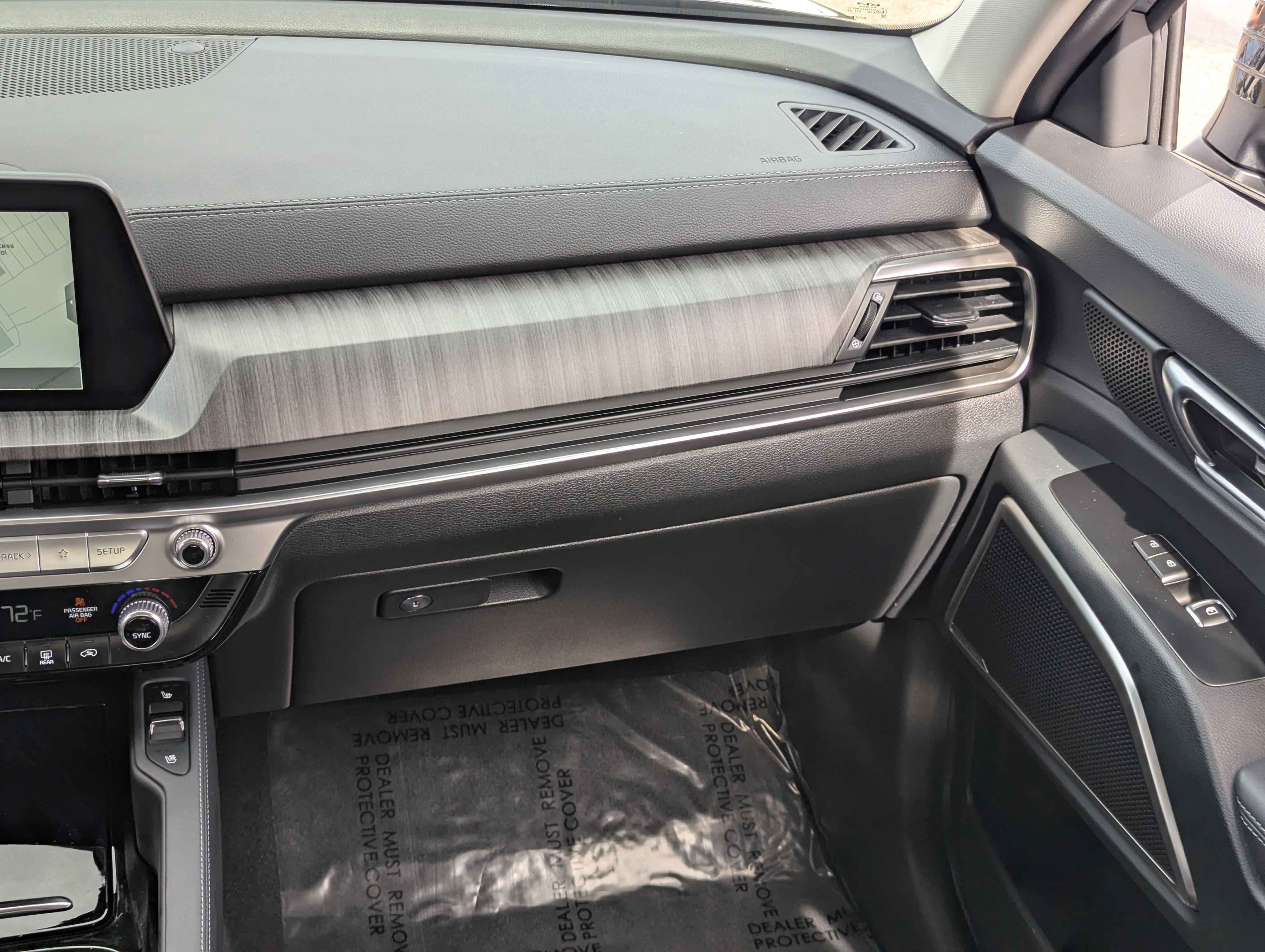 Used 2024 Kia Telluride EX w/ EX Captain's Chair Package image 15