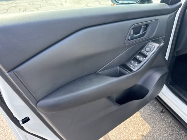 Used 2026 Nissan Rogue S AWD/4WD image 9