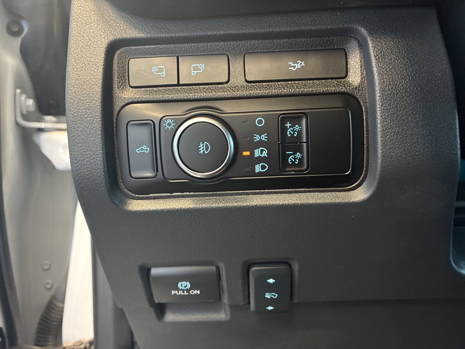 Used 2024 Ford F250 Lariat AWD/4WD image 19