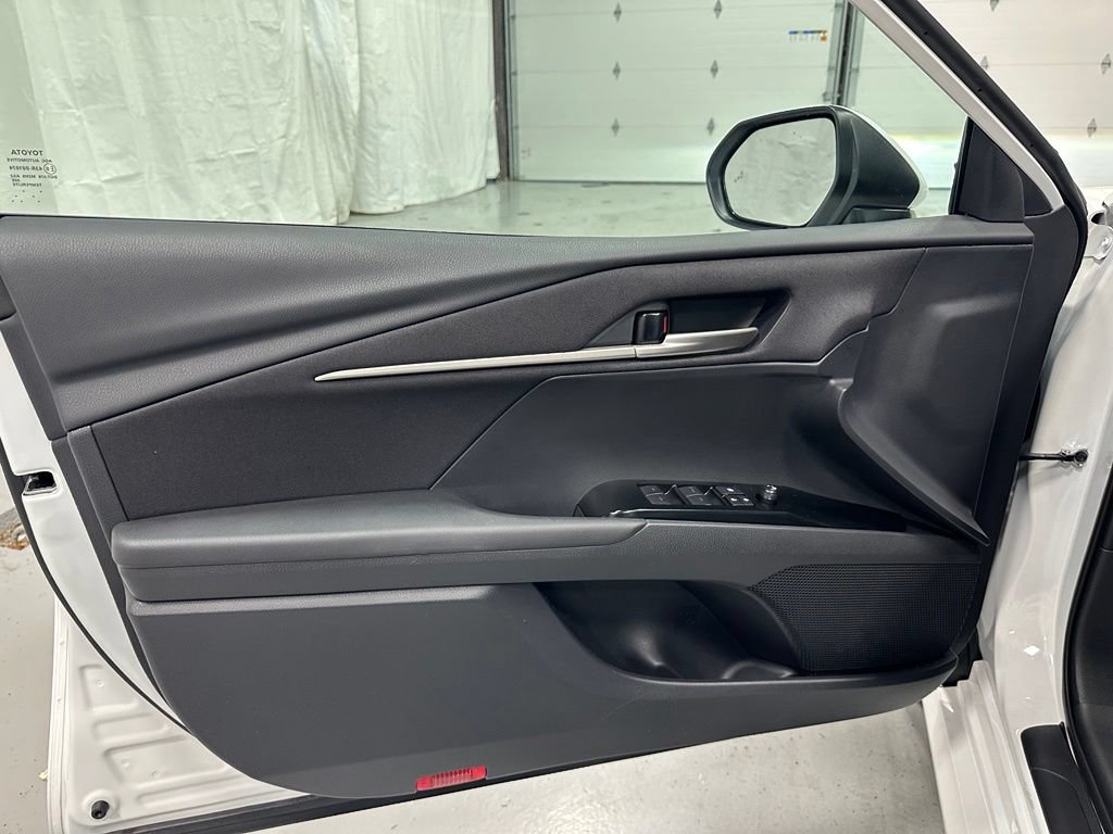 Used 2026 Toyota Camry LE FWD image 8