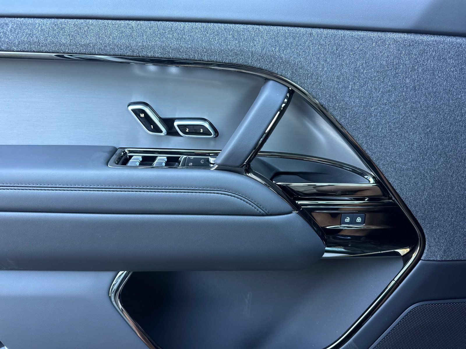 New 2026 Land Rover Range Rover Sport SE AWD/4WD image 11