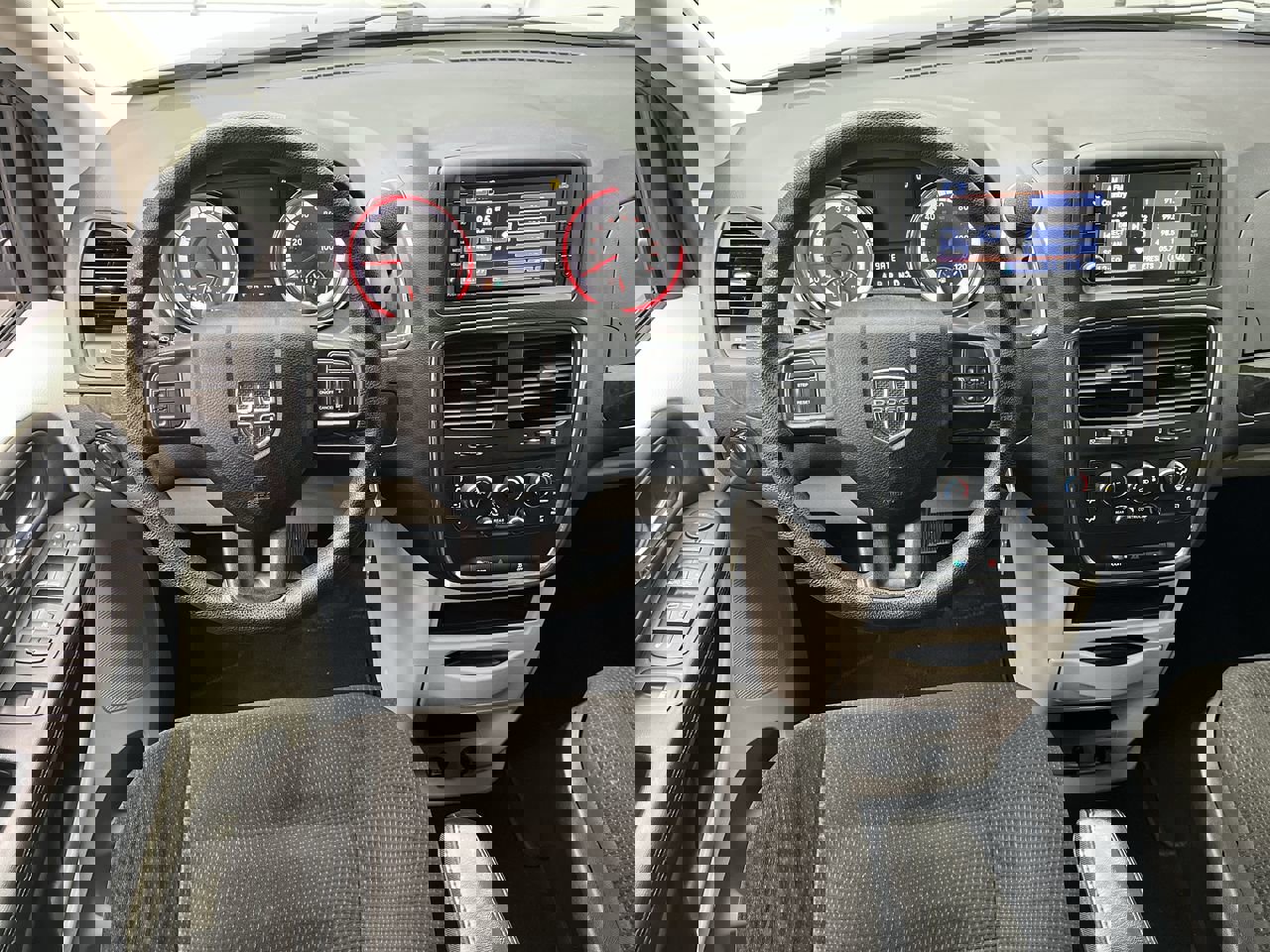 Used 2018 Dodge Grand Caravan SE image 12