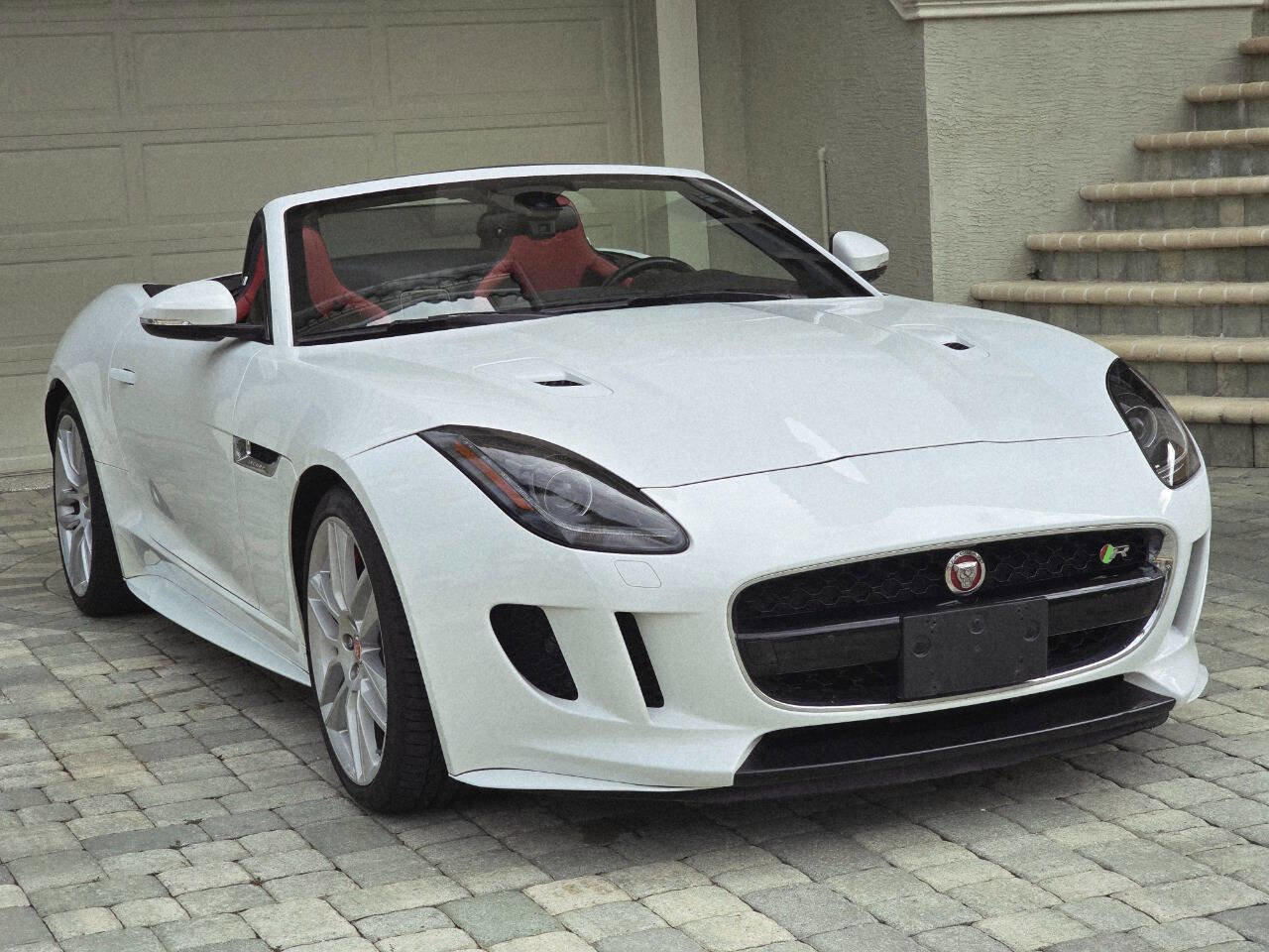Used 2016 Jaguar F-TYPE R image 25