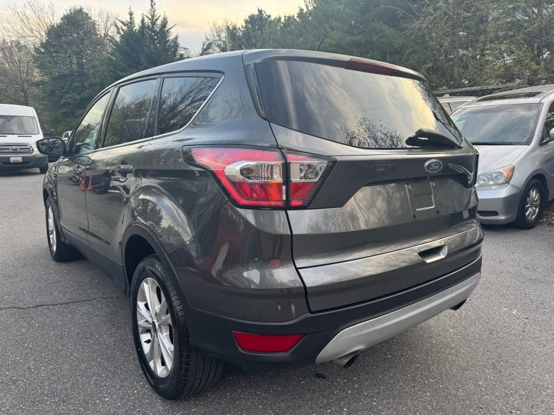 Used 2017 Ford Escape SE FWD image 6