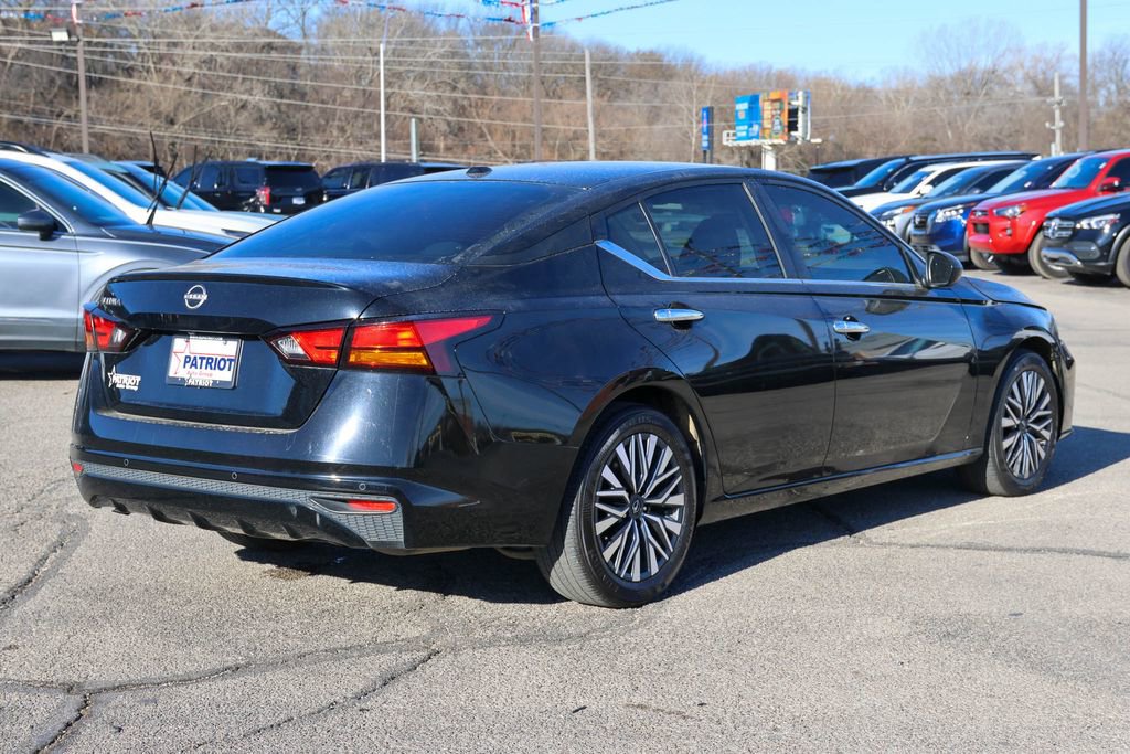 Used 2025 Nissan Altima 2.5 SV image 3