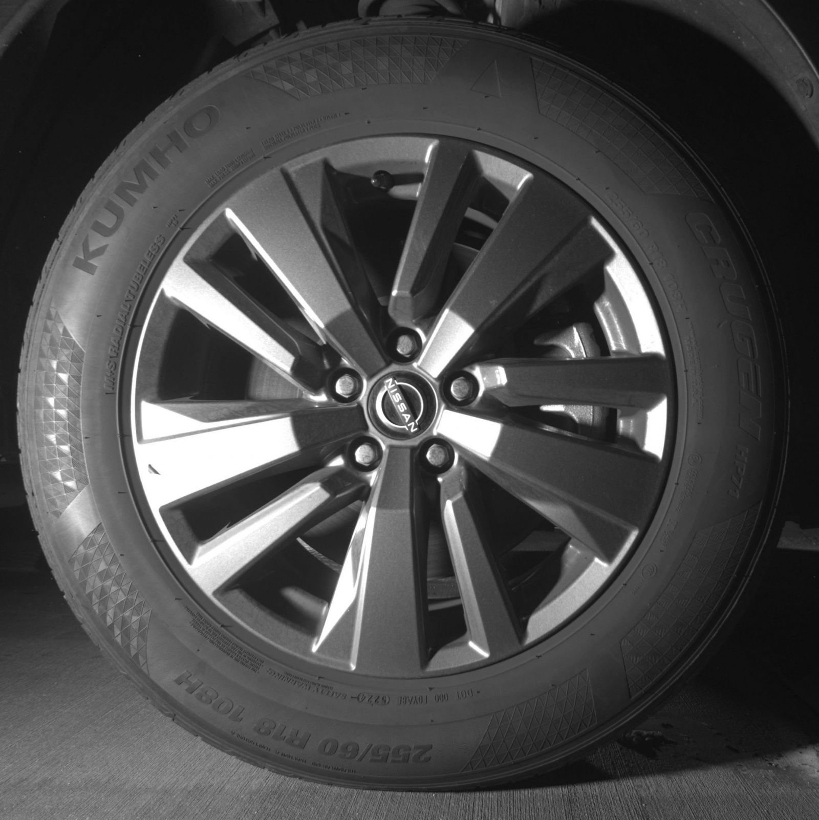 Used 2025 Nissan Pathfinder SV FWD image 13