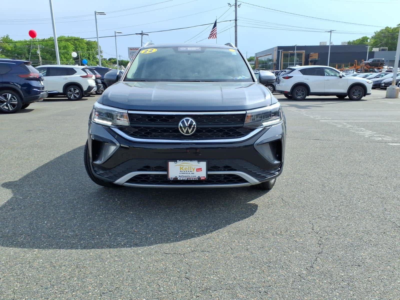 Used 2022 Volkswagen Taos SE w/ Panoramic Sunroof Package AWD/4WD image 2