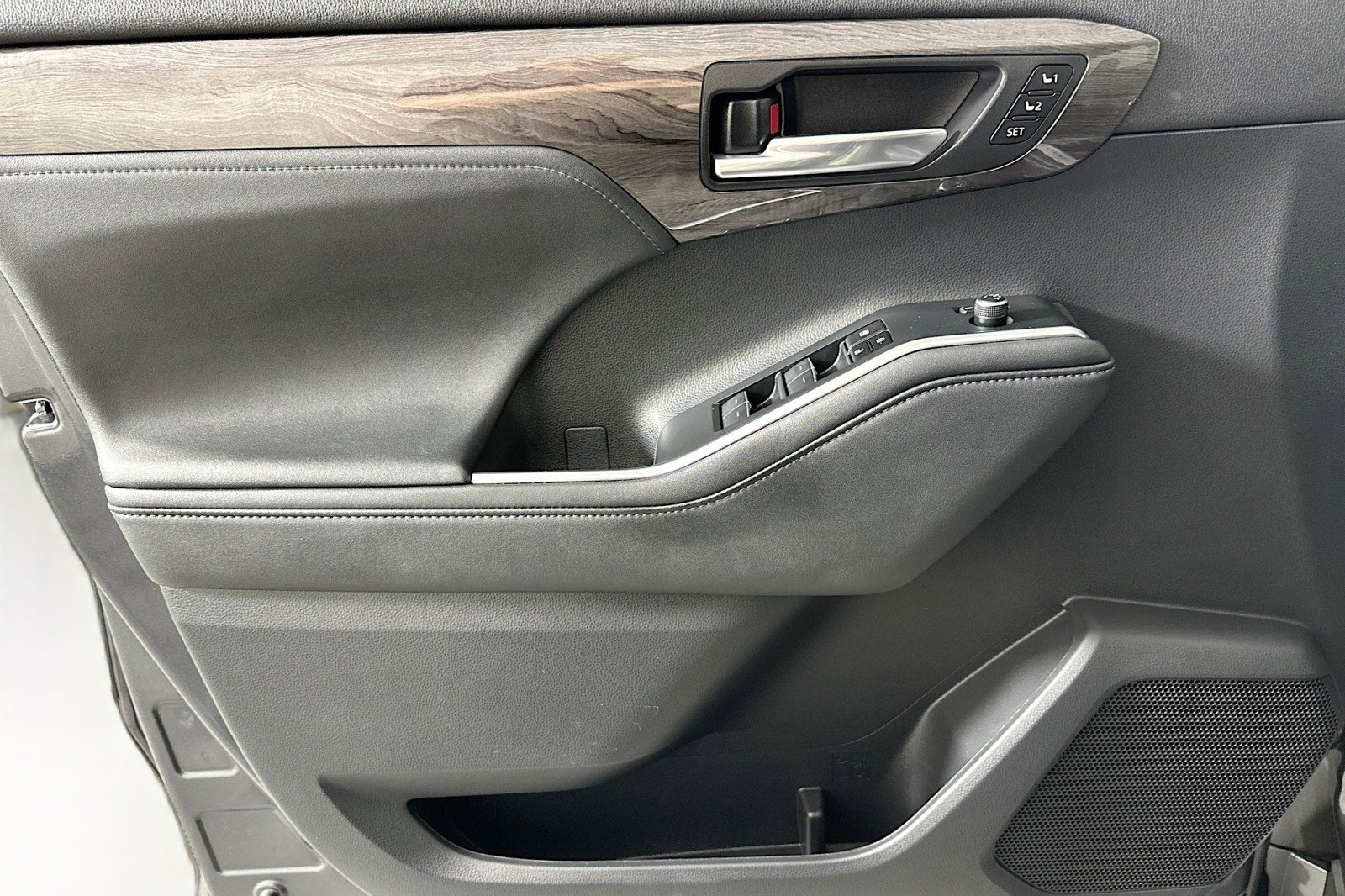 Used 2023 Toyota Highlander Limited image 22