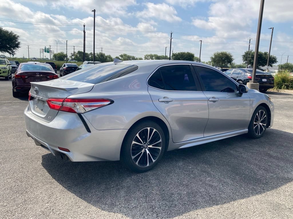 Used 2020 Toyota Camry SE FWD image 4