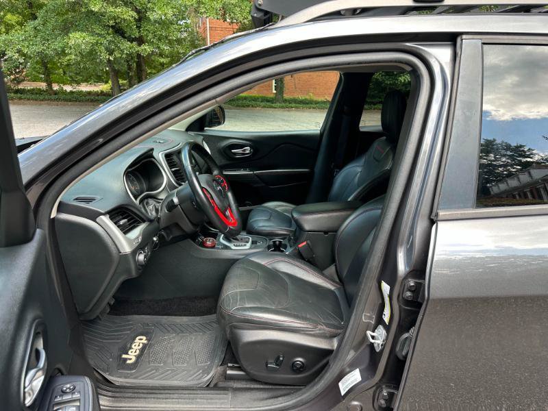 Used 2015 Jeep Cherokee Trailhawk w/ Leather Interior Group AWD/4WD image 24